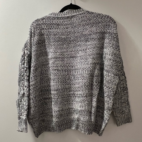 Faith In Love Oversized B&W Cable-knit Sweater - Picture 4 of 6